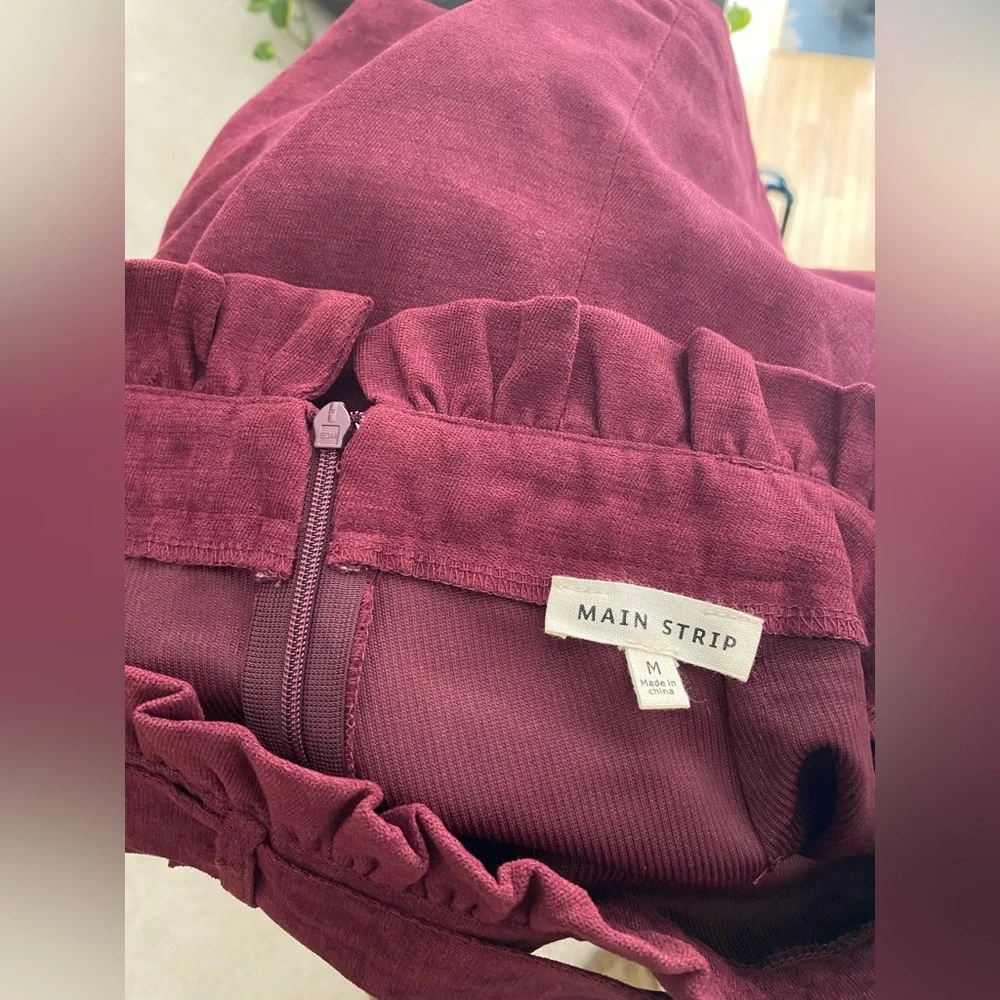 Main Strip: Maroon Skirt With Tie and Zipper